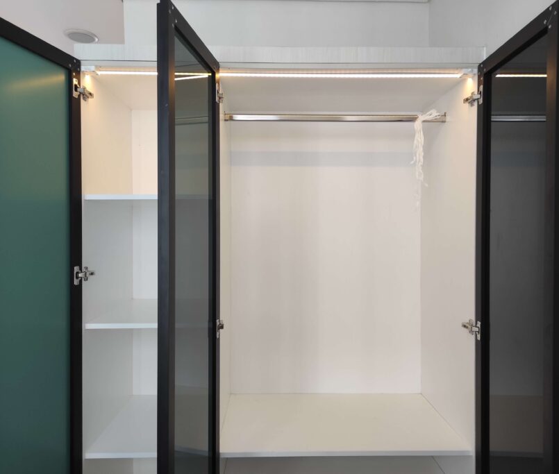 Perspektif Lemari Pakaian (Dibuka)